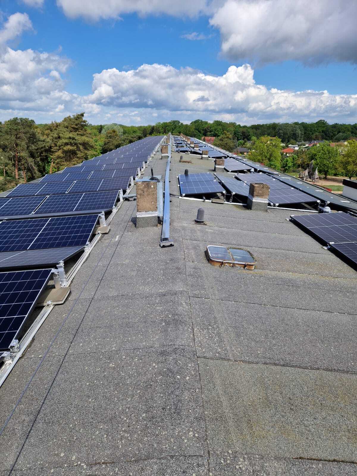 Mieterstrom für Dachbesitzer: Wie Sie 2026 stabile Einnahmen sichern, Ihre Immobilie aufwerten und Ihren Mietern günstigen Solarstrom liefern